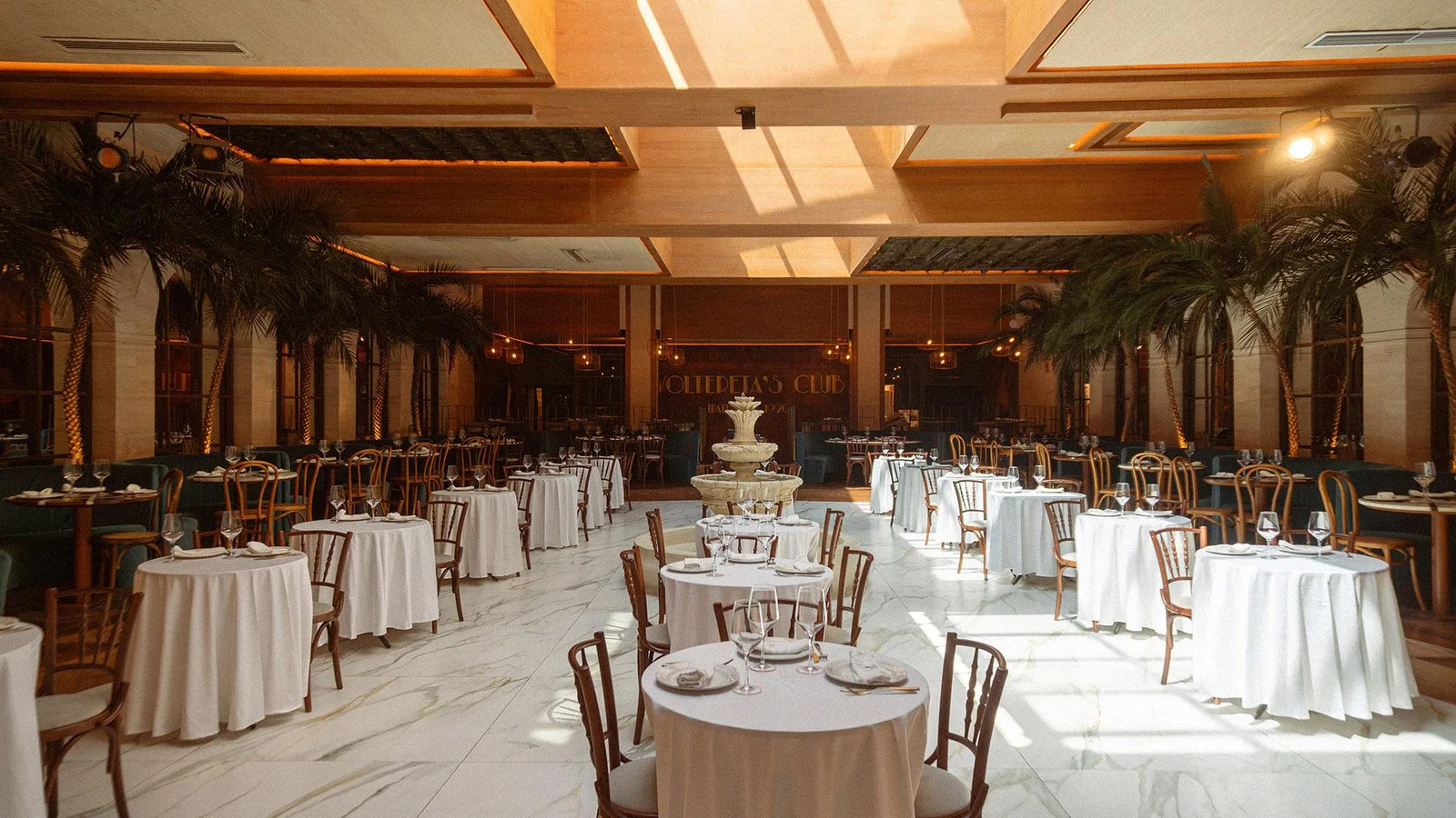 Travel back in time. Indoor - Clandestine jazz club