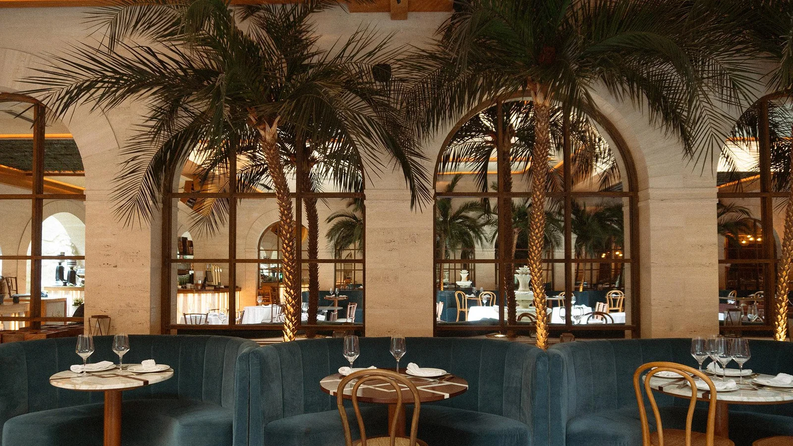 Travel back in time. Indoor - Clandestine jazz club