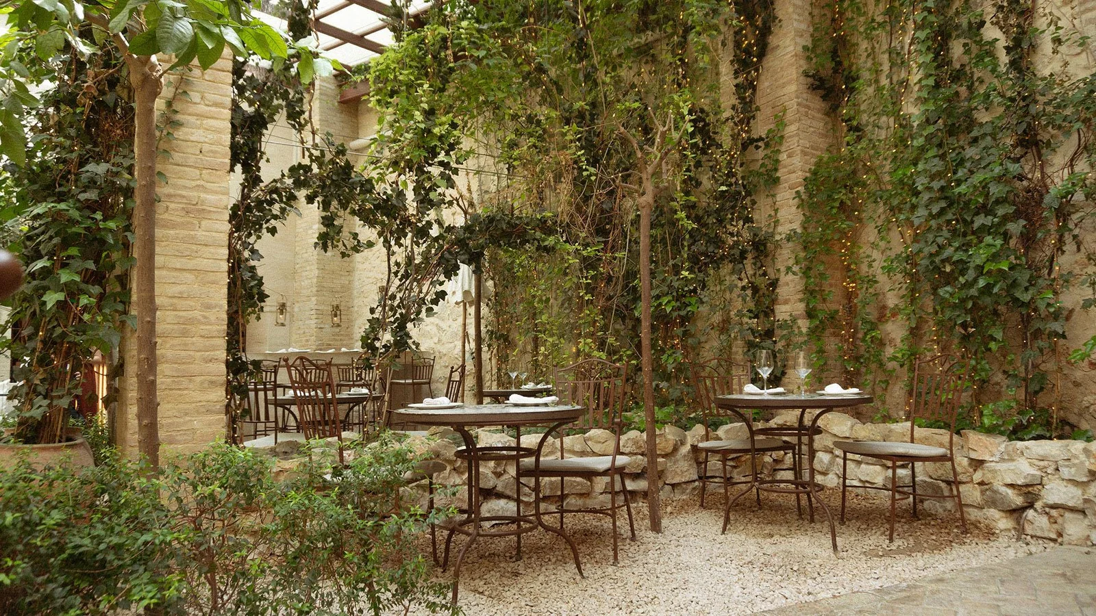 Welcome to the 1920s. Indoor terrace Patio's club