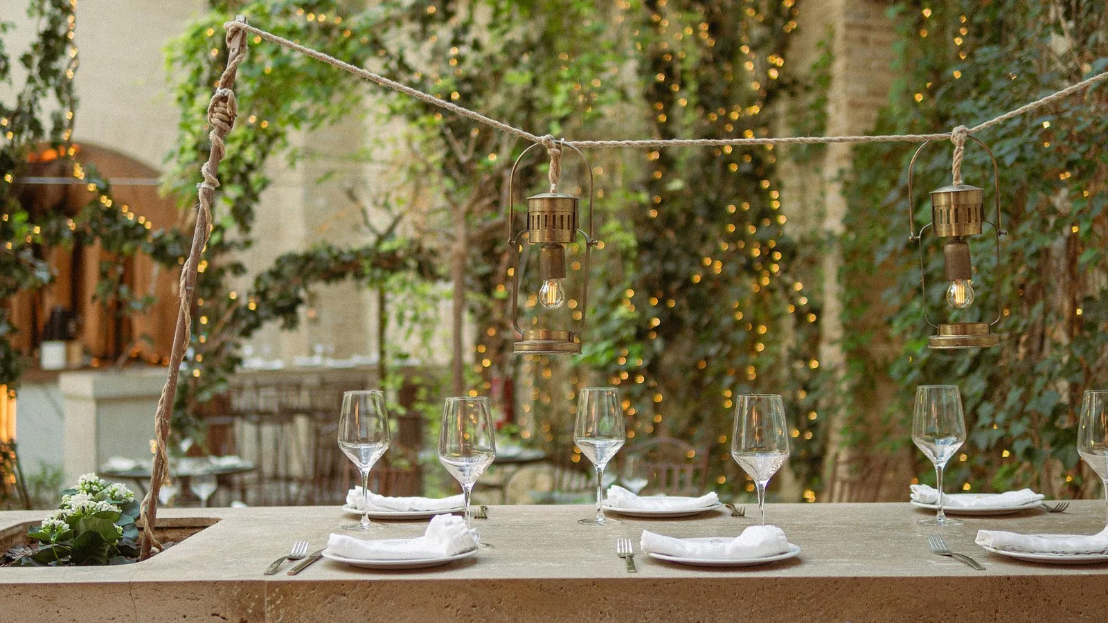 Welcome to the 1920s. Indoor terrace Patio's club